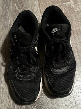 Size 10 Women’s Nike Sneakers (poor condition, well worn)